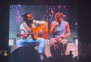 El alcazareño invitó a Salazar a subir al escenario durante el concierto que ofreció en su tierra natal.