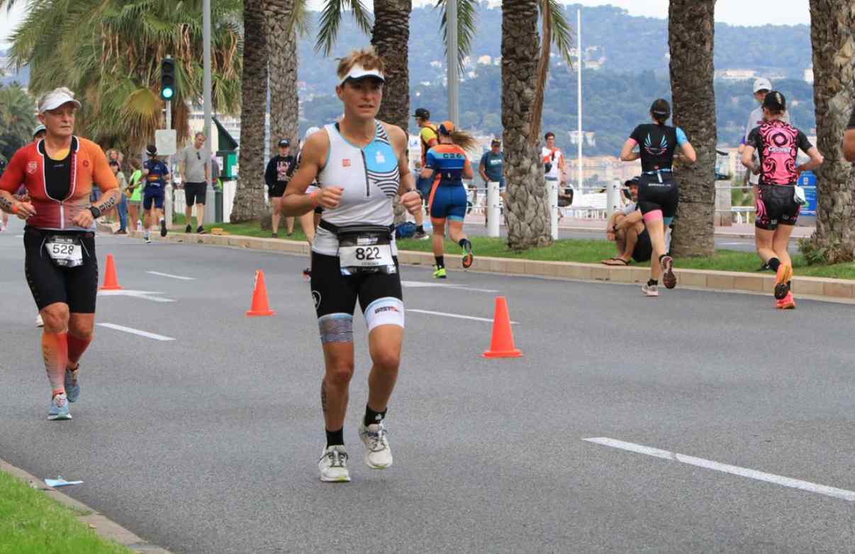 Débora Vaquerizo, corriendo en el Mundial de Niza de 2024.