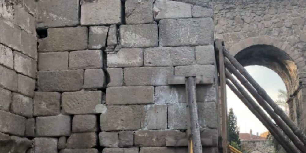 Tramo derrumbado de la muralla de Talavera. Foto: PSOE
