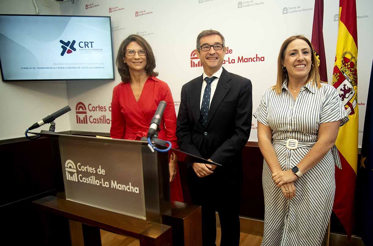 El presidente del Consejo Regional de Transparencia y Buen Gobierno, Fernando Muñoz, junto con equipo. Fot: Rebeca Arango.