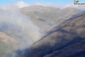 Tercer día incendio Peñalba de la Sierra desde el aire Foto: Infocam