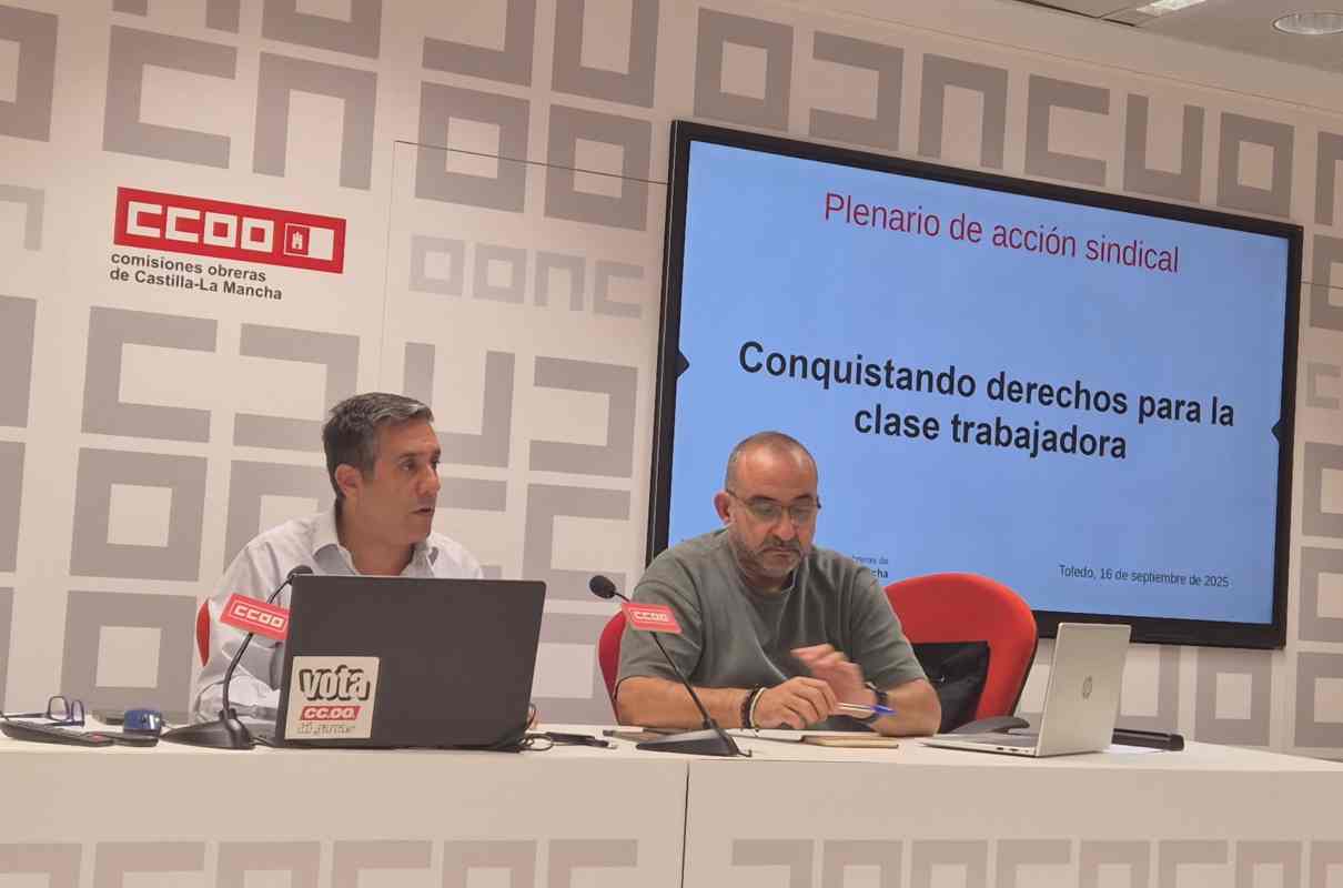 El secretario general de CCOO CLM, Javier Ortega, el secretario confederal de Acción Sindical, Javier Pacheco.