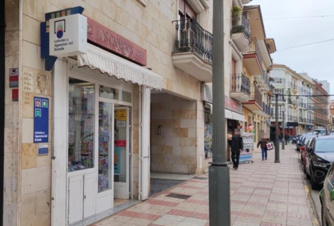 Ha sido vendido en la administración de loterías ubicada en la calle Alfonso XII, n.º 5.