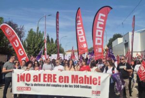 CCOO, UGT y vecinos en masa clamaron contra el ERE de Mahle. Foto: CCOO.