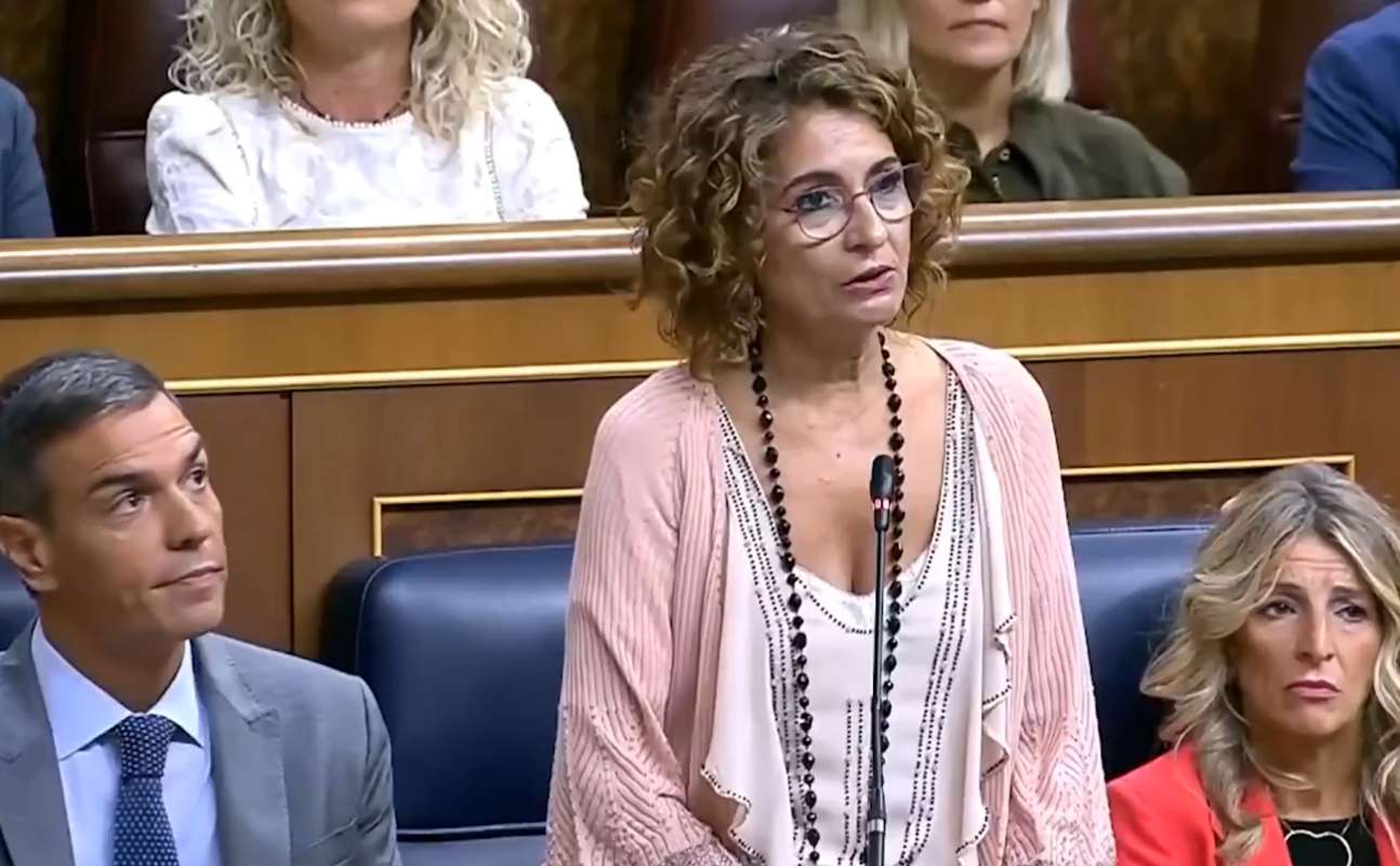 El presidente del Gobierno, Pedro Sánchez y la vicepresidenta primera y ministra de Hacienda, María Jesús Montero.