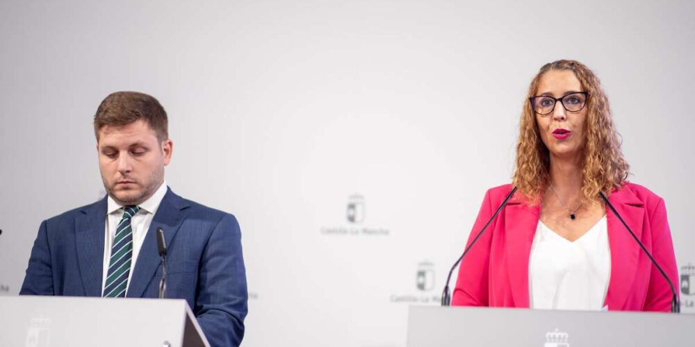 El consejero de Fomento, Nacho Hernando, y la consejera de Igualdad, Sara Simón.