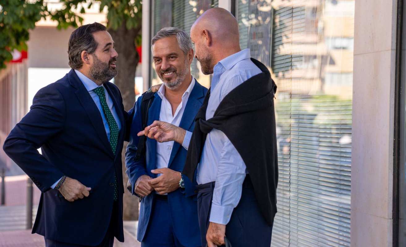 Paco Núñez asistió al acto ‘Dificultades del inicio del curso escolar’.