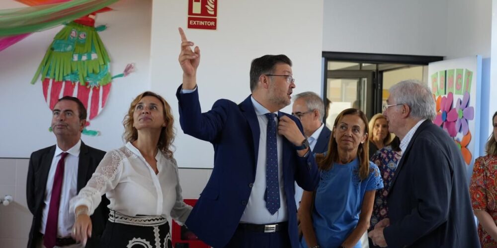 el consejero de Educación, Cultura y Deportes, Amador Pastor,