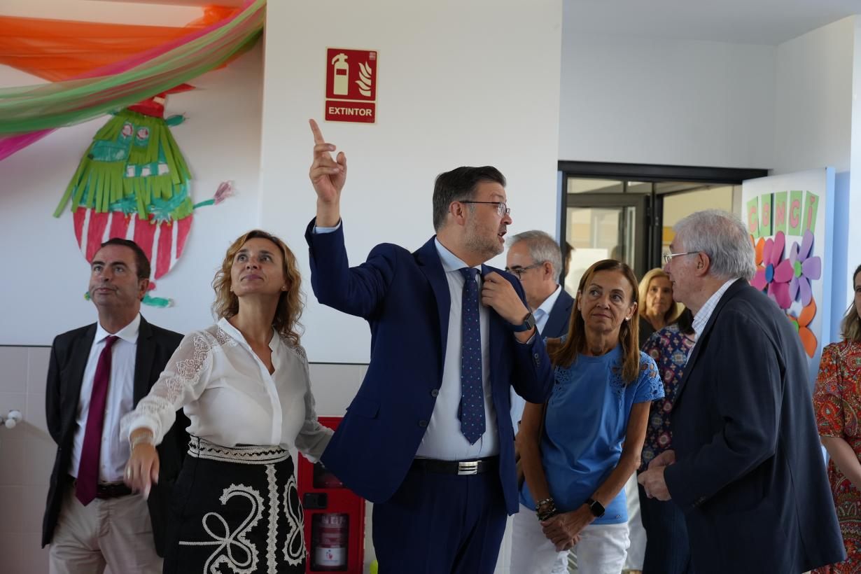 el consejero de Educación, Cultura y Deportes, Amador Pastor,