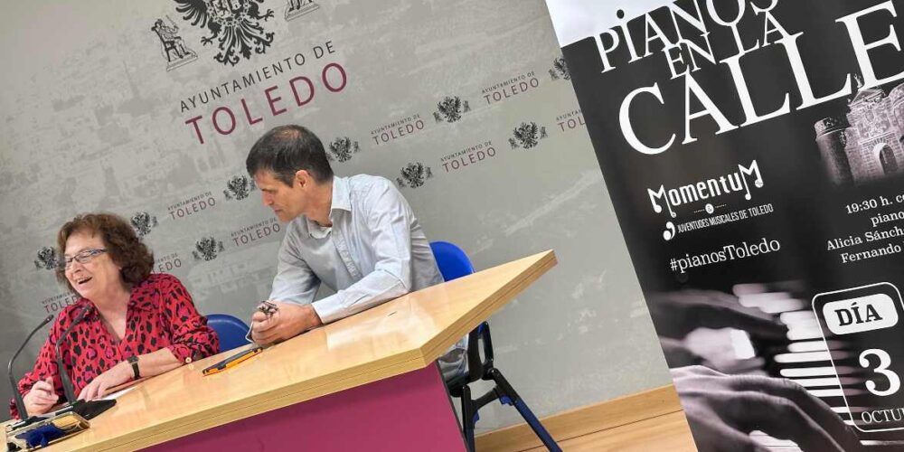 La concejala Ana Pérez presentó 'Pianos en la calle'.