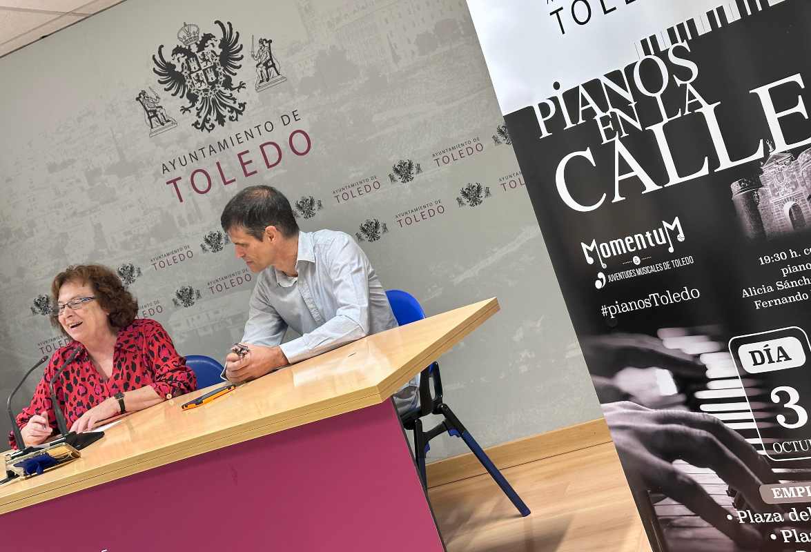 La concejala Ana Pérez presentó 'Pianos en la calle'.