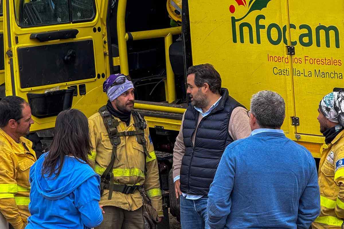 Paco Núñez ha visitado la zona afectada por el incendio de Guadalajara.