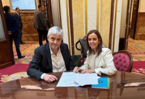 Carmen Fúnez y Enrique Belda, en el Congreso de los Diputados.
