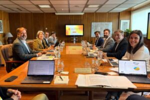 Reunión de la consejera Mercedes Gómez con el secretario de Estado Joan Groizard