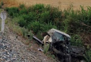 Estado del coche tras ser arrollado por un tren en Talavera. Foto: Cpeis.
