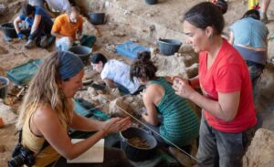 Trabajos yacimiento Abrigo de la Malia en Tamajón