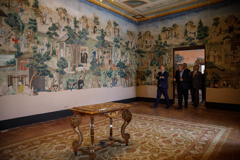 Emiliano García-Page visitando el interior del palacio