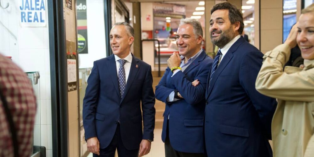 Elías Bendodo ha visitado este jueves la ciudad de Puertollano