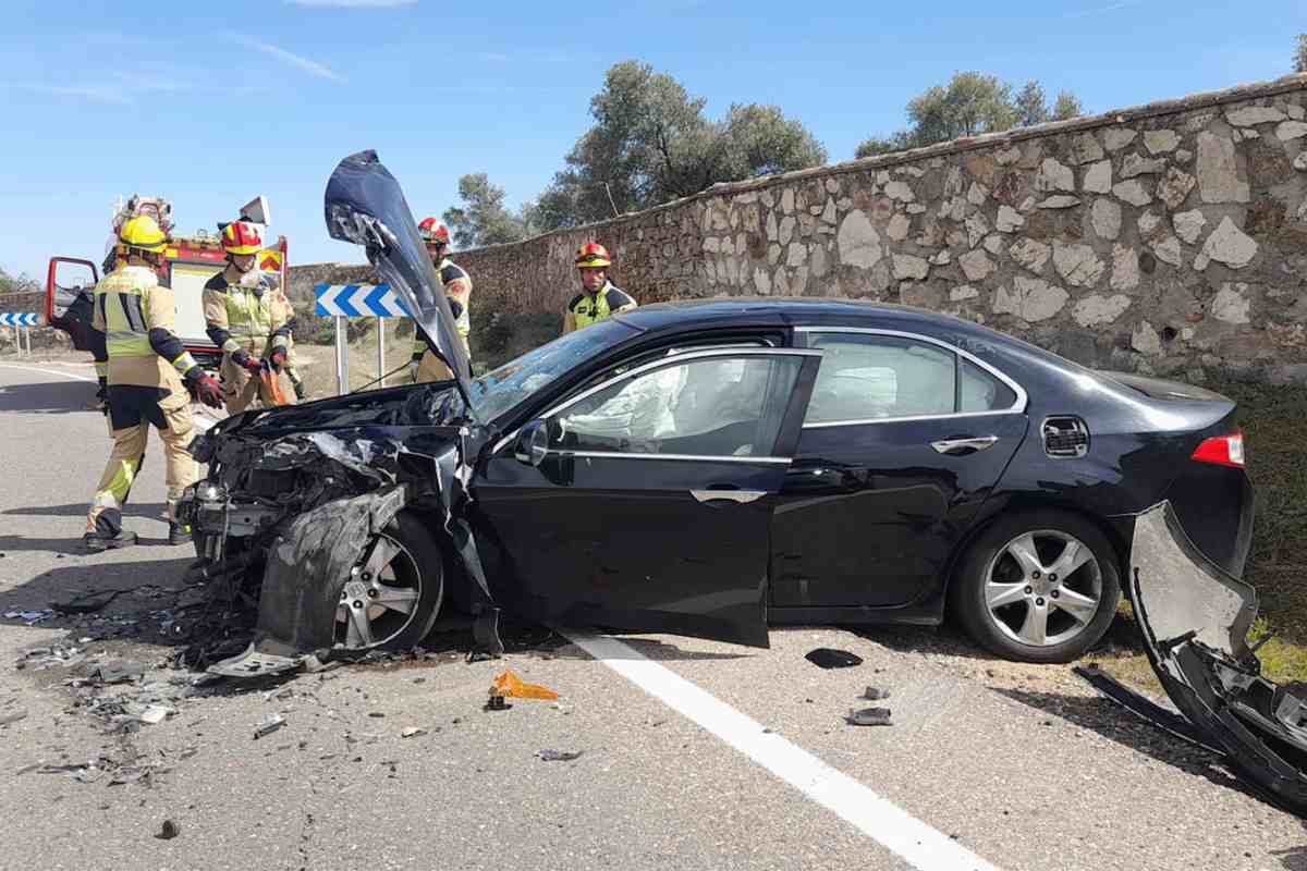Imagen de archivo de un vehículo accidentado en una carretera de la región