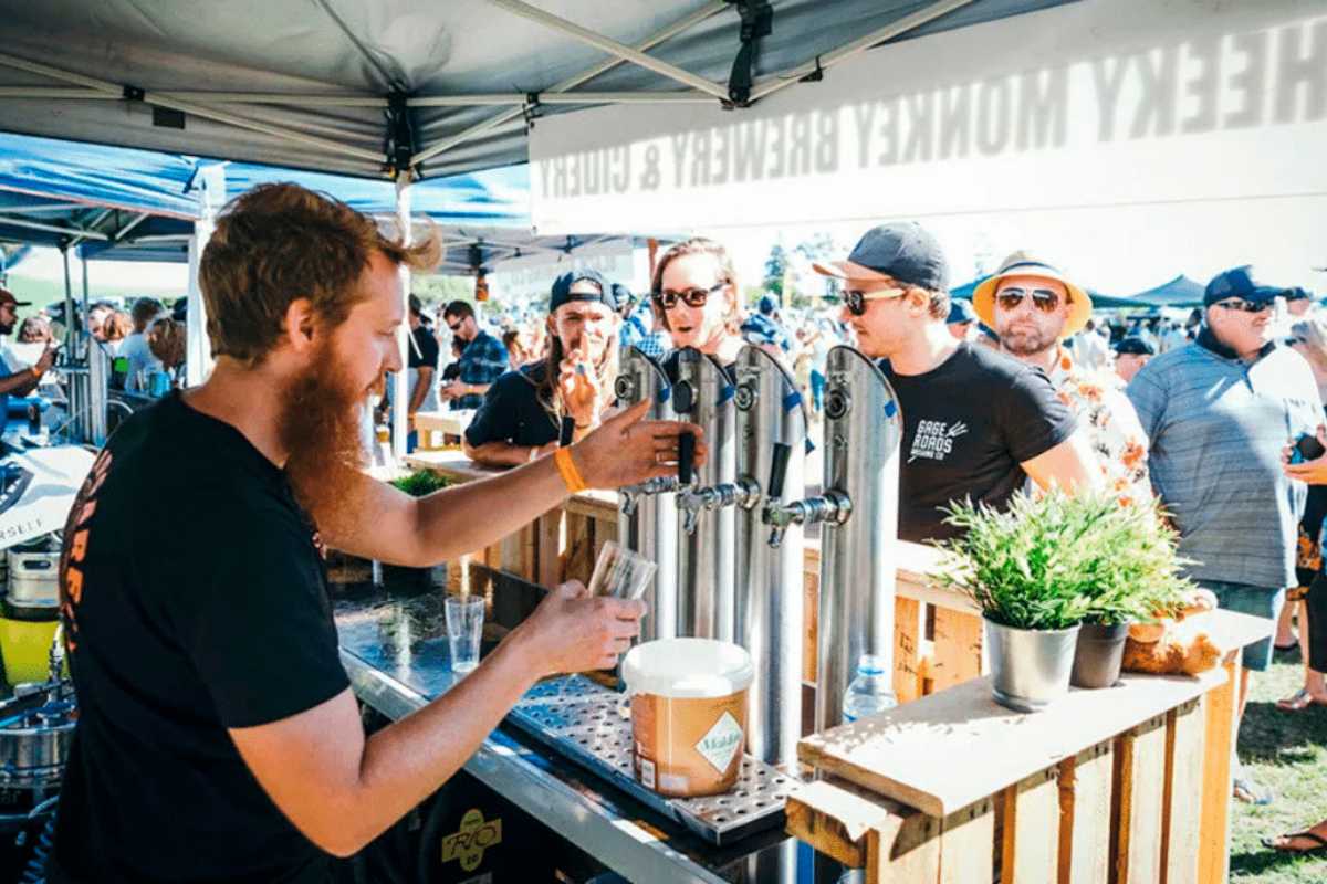 Imagen de archivo de una feria de la cerveza artesana