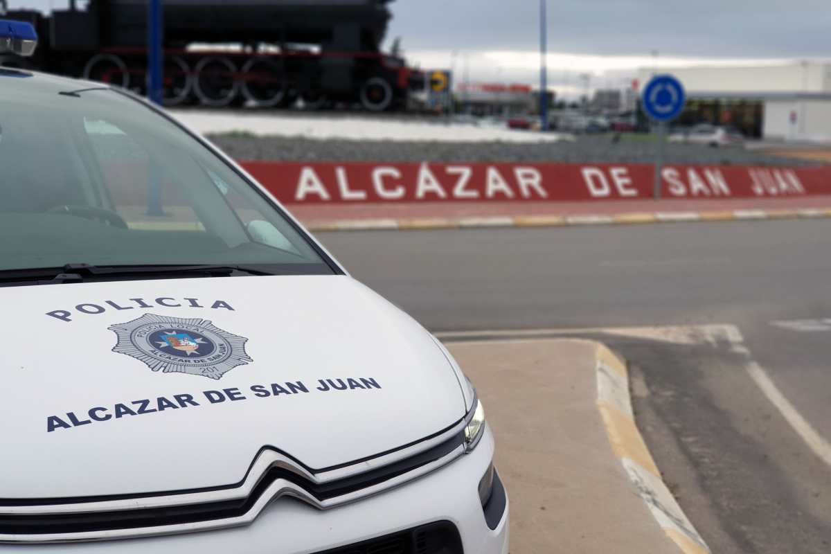 Imagen de un vehículo policial de Alcázar de San Juan