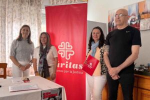 Presentación de la campaña de Cáritas. A la derecha, Ángel León, que ha visto la luz gracias a los recursos de Cáritas