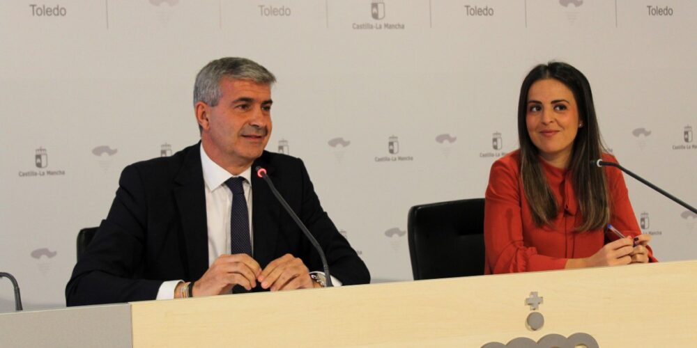 Álvaro Gutiérrez y María Castaño desbrozaron las inversiones del Gobierno regional en la provincia de Toledo en 2026.