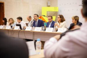 El consejero de Educación, Cultura y Deportes, Amador Pastor, asiste a la comisión de trabajo del Plan Horizonte 2030