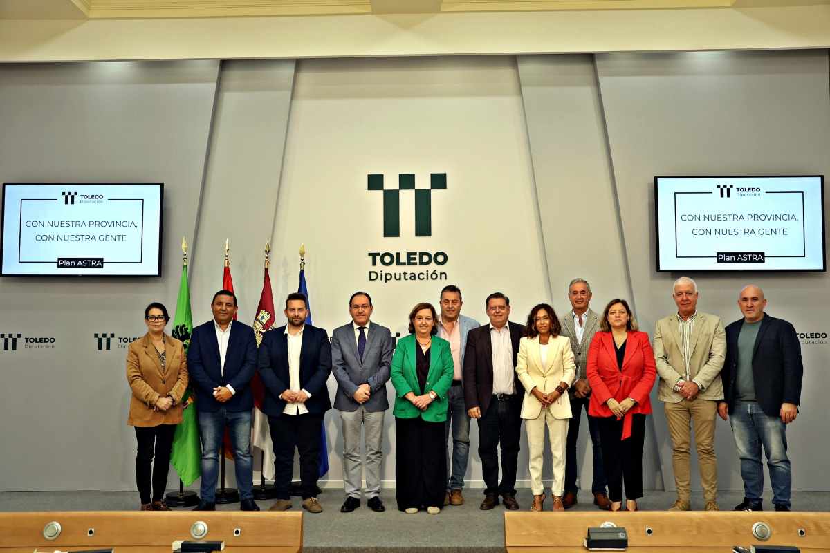 Concepción Cedillo, con los alcaldes firmantes del Astra.
