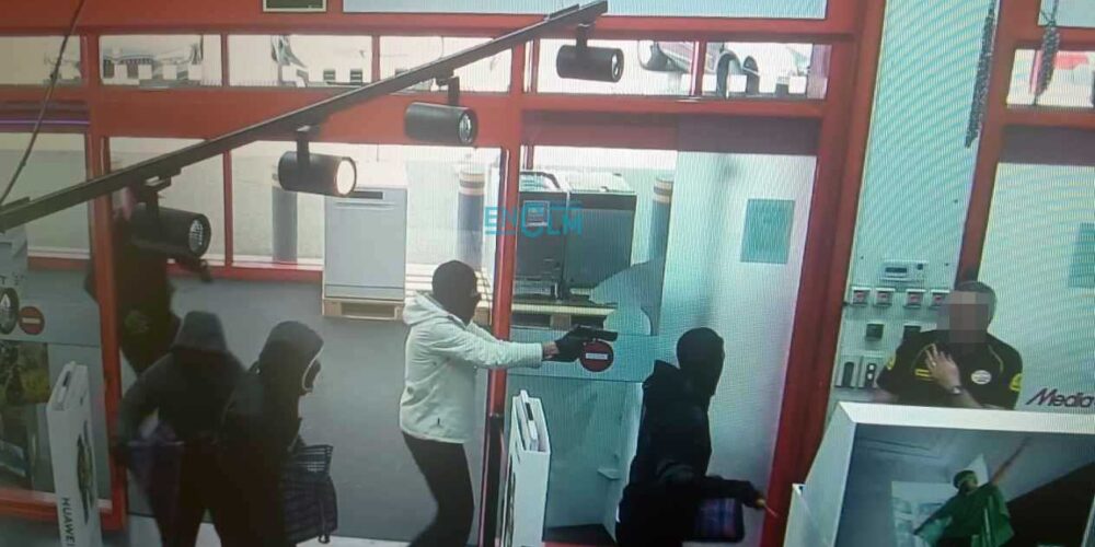 Imagen del atraco en el Mediamark de La Abadía.