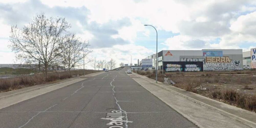 Calle Boadilla de Illescas, donde están las obras del auditorio en las que se produjo un accidente laboral mortal.