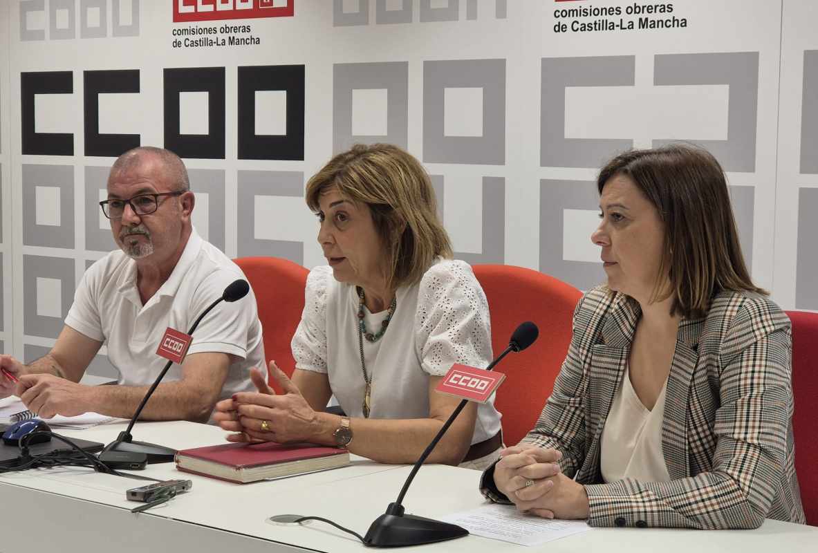 Rueda de prensa de CCOO para pedir las adjucaciones del transporte sanitario.