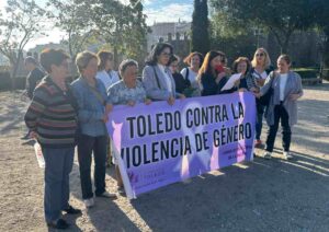 Concentración mensual contra la violencia de género convocada por el Consejo Local de la Mujer.