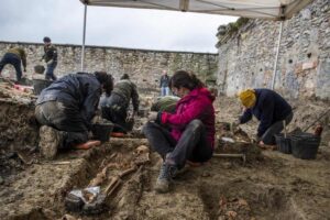 Foto de archivo de los trabajos de exhumación en el cementerio de Orduña. Imagen del Gobierno Vasco