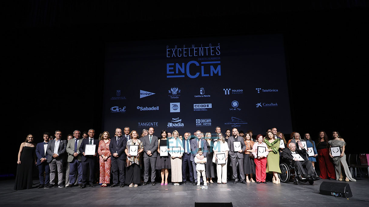 Foto de familia de los Premios Excelentes 2025 de ENCLM.