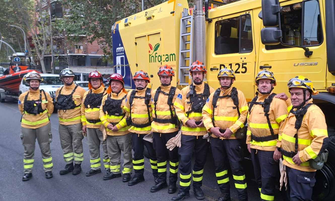 Bomberos del Plan Infocam en el desfile del 12 de octubre en Madrid.