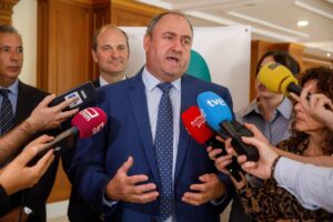 El consejero de Agricultura, Ganadería y Desarrollo Rural, Julián Martínez Lizán.