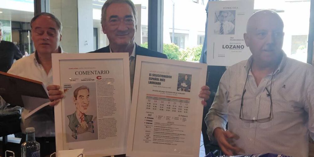'Cancho' (izquierda), Javier Lozano y Teo Díaz, durante la presentación del libro.