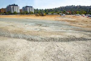 Obras en los terrenos de Santa Teresa, en Toledo, en los que han aparecido restos arqueológicos. Foto: Rebeca Arango.