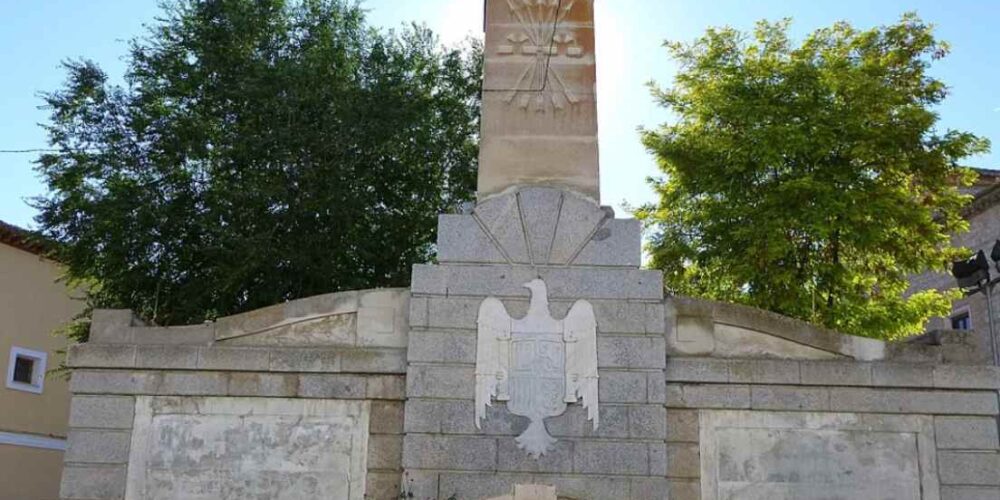 Cruz de los Caidos en Ocaña.