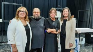 Carmen Teresa Olmedo es la primera por la izquierda.