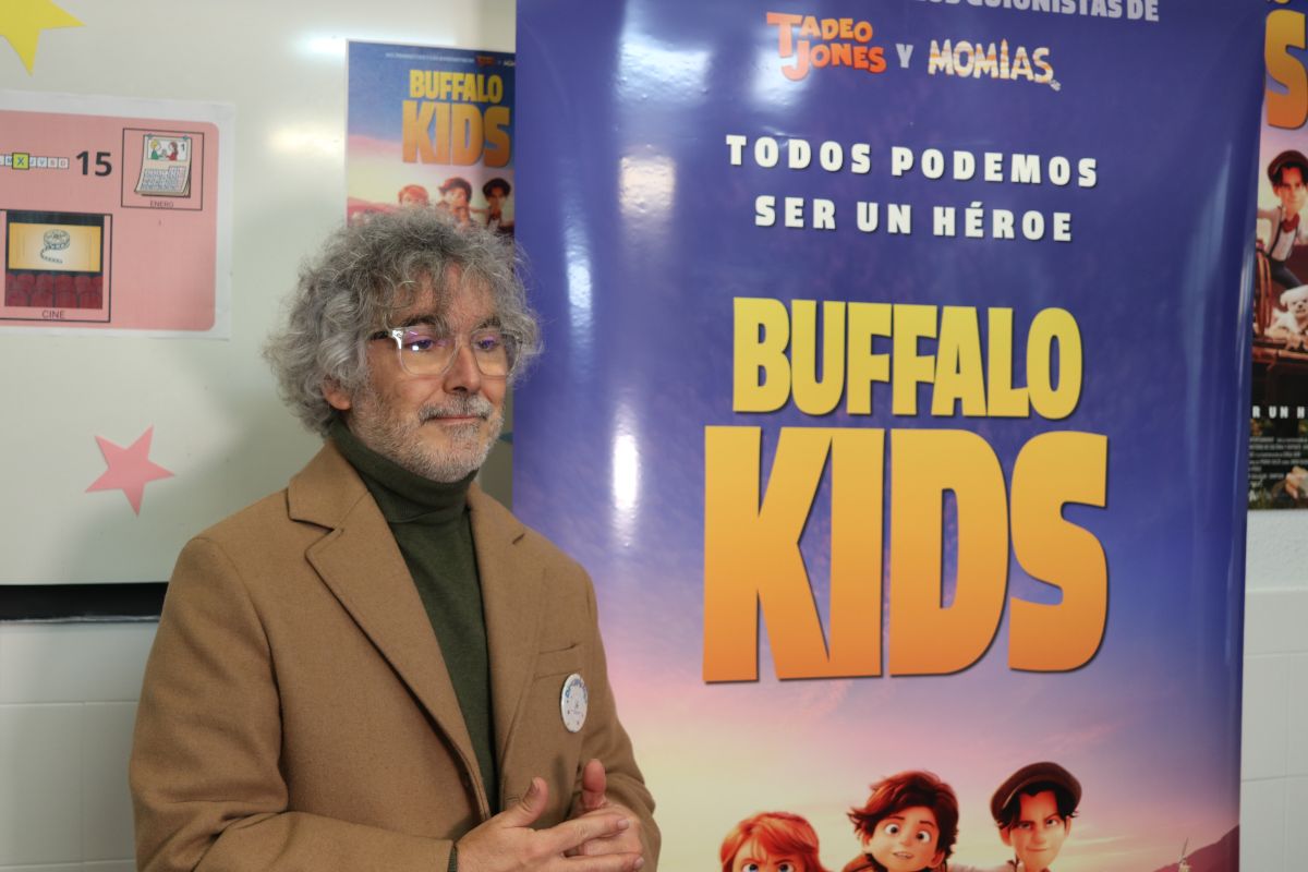 Pedro Solis en la proyección especial en el CEIP Virgen del Amparo