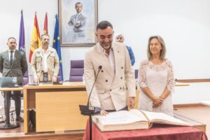 Toma posesión Isaac Urrea