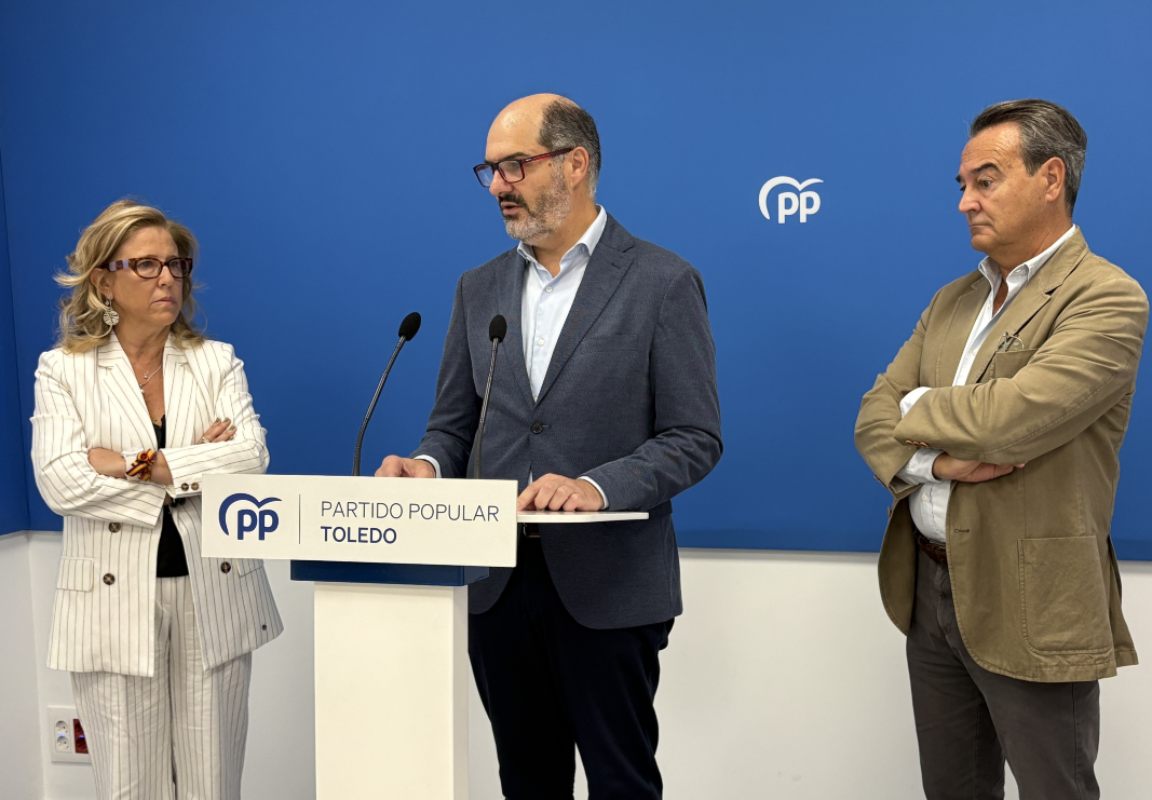 Alía, Velasco y Conde, durante la rueda de prensa que dieron en Toledo.