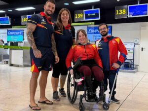 La selección nacional de parapowerlifting, a su llegada a Egipto.