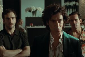 Escena de la serie 'La suerte'. Foto: Disney +