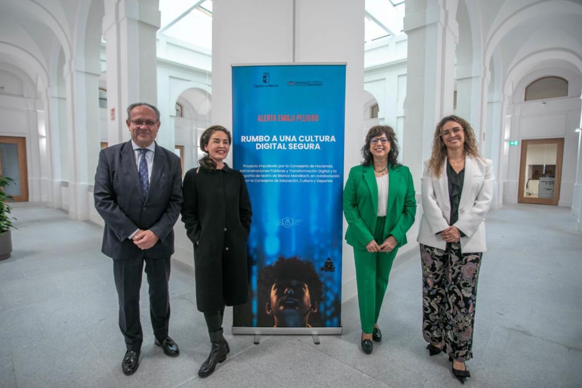 El Gobierno regional impulsa un proyecto teatral para concienciar a los jóvenes sobre los riesgos digitales
