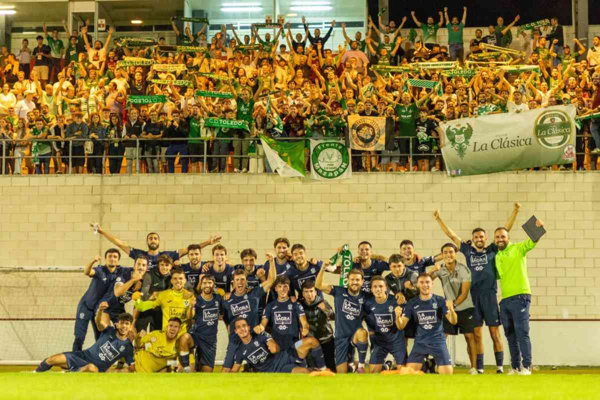 La afición toledana acompañó a los suyos en San Sebastián de los Reyes. Foto: CD Toledo.