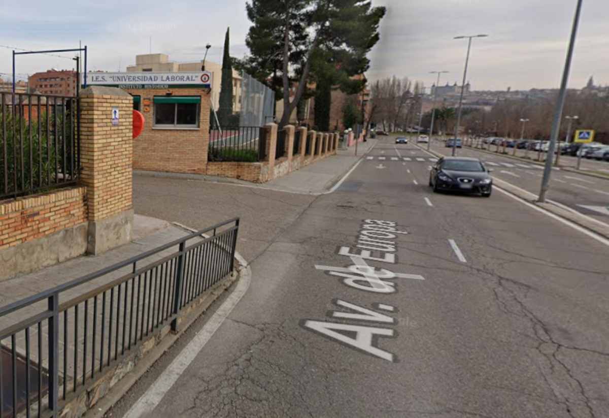 Avenida Europa a la altura del IES Universidad Laboral.