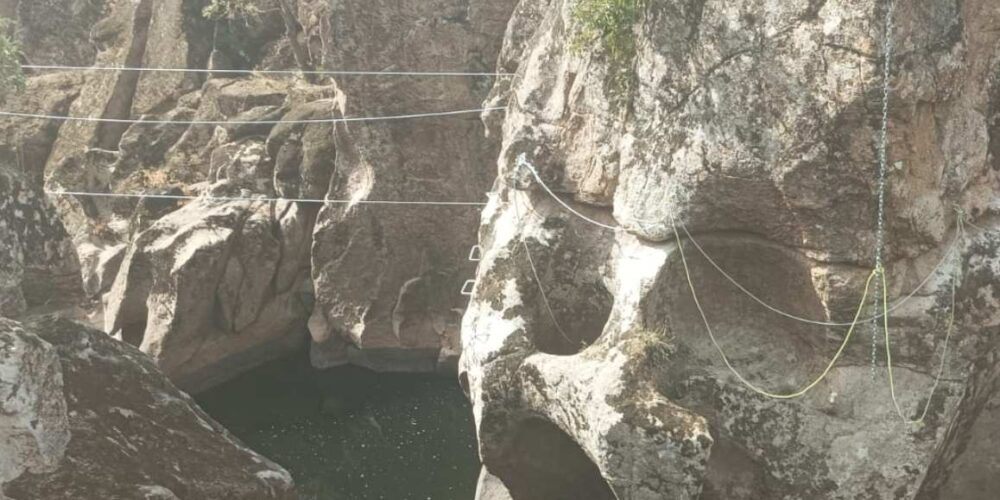 Instalaciones de la vía ferrata y tirolinas en Santa Ana de Pusa. Foto: Ecologistas en Acción